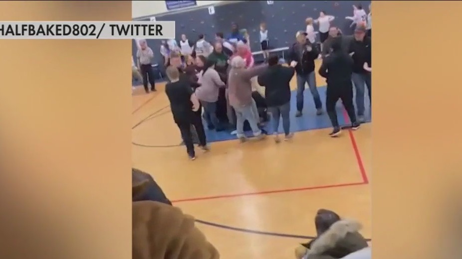 Middle school basketball game brawl turns deadly , 1 man dead