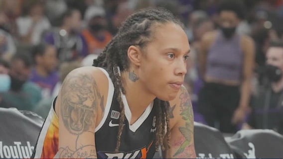 Brittney Griner signs with Phoenix Mercury