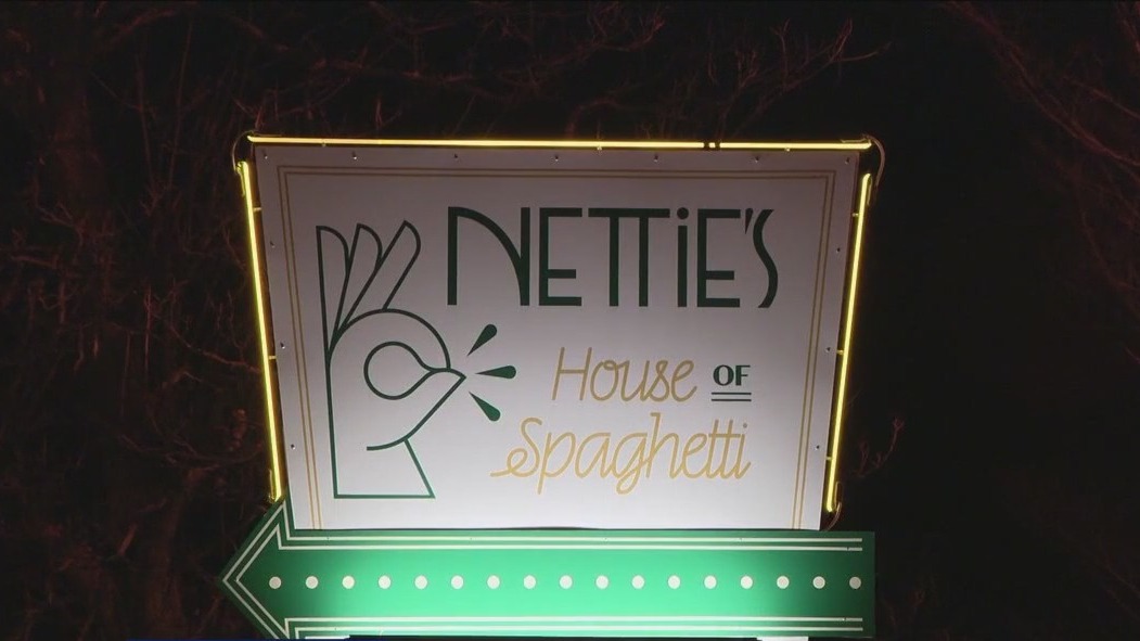 Restaurant bans children under 10