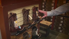 Foot doctor shares boot buying tips