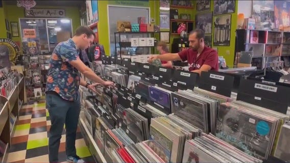 Vinyl records outsell CDs for first time since '87