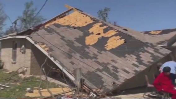 Deadly tornadoes batter Mississippi, at least 20 dead