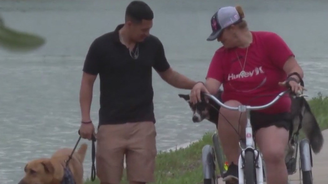 Seabrook residents helping woman struck by vehicle while riding bicycle