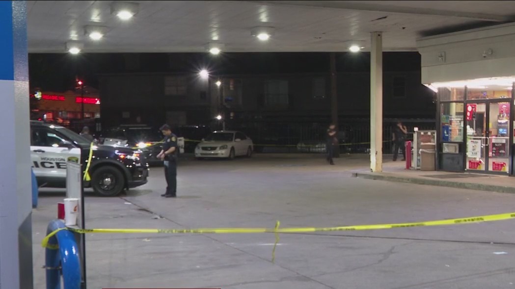 Four people shot at gas station in southeast Houston