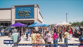 Readers demand reopening of Katy bookstore