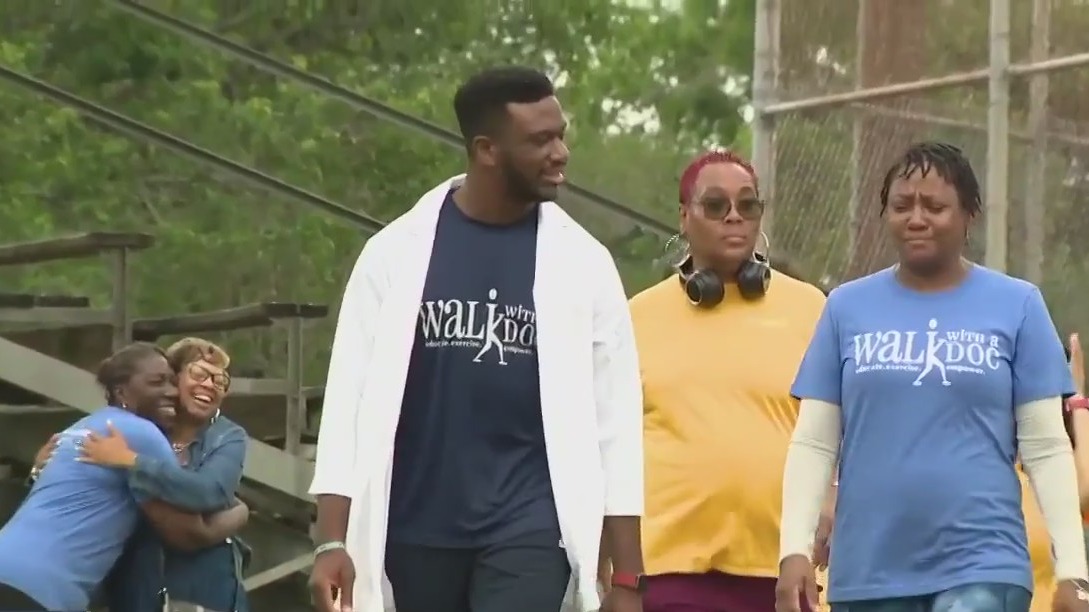 Staying healthy: Memorial Hermann hosts 'Walk with a Doc' program