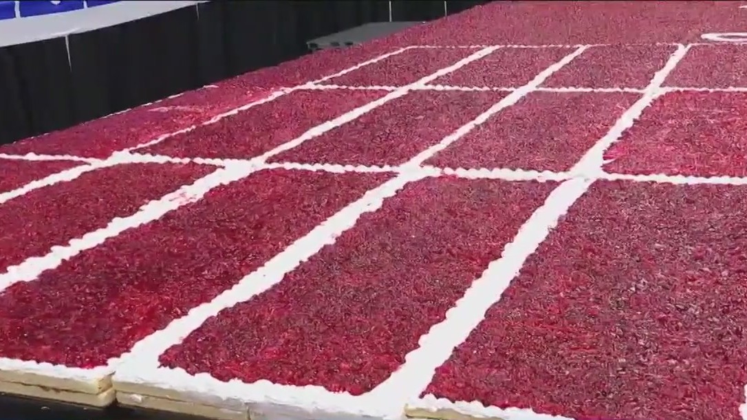 Pasadena celebrates Strawberry Festival with largest strawberry shortcake in US