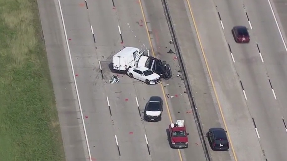 Texas DPS trooper airlifted to Houston hospital after crash in Chambers County