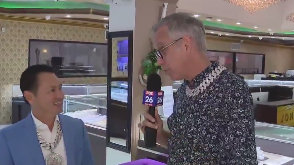 Houston jeweler Johnny Dang helps The Closet HTX 'shine'