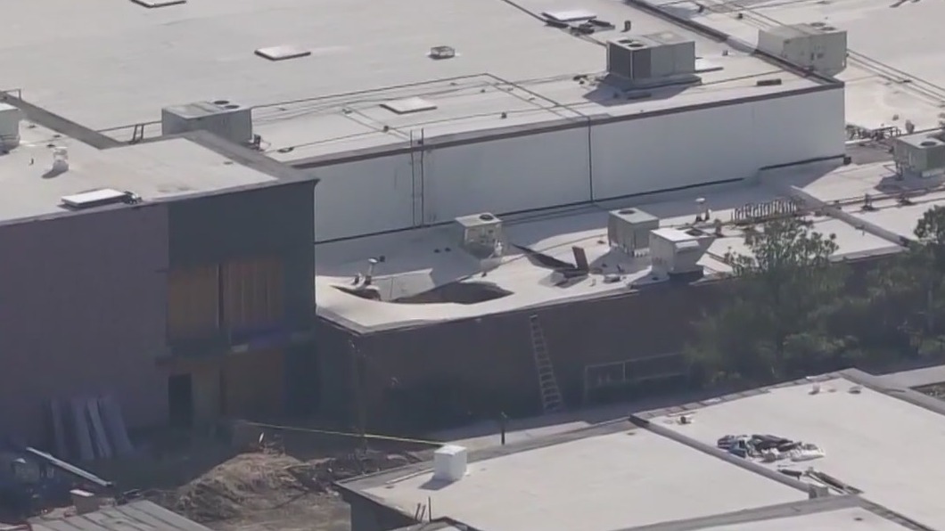 1 killed, 3 injured after roof collapses at Friendswood High School