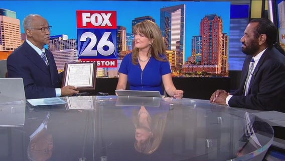 Congressman Al Green presents Jos� Gri�an with Certificate of Special Congressional Recognition