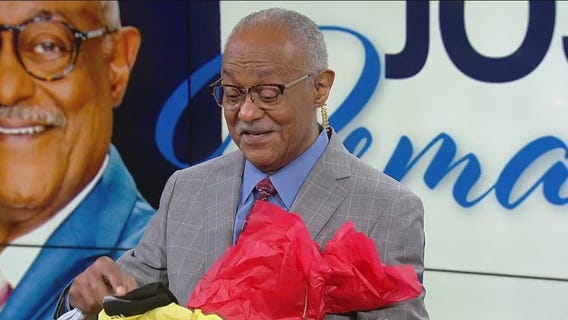 Jos? Gri?an receives a special gift