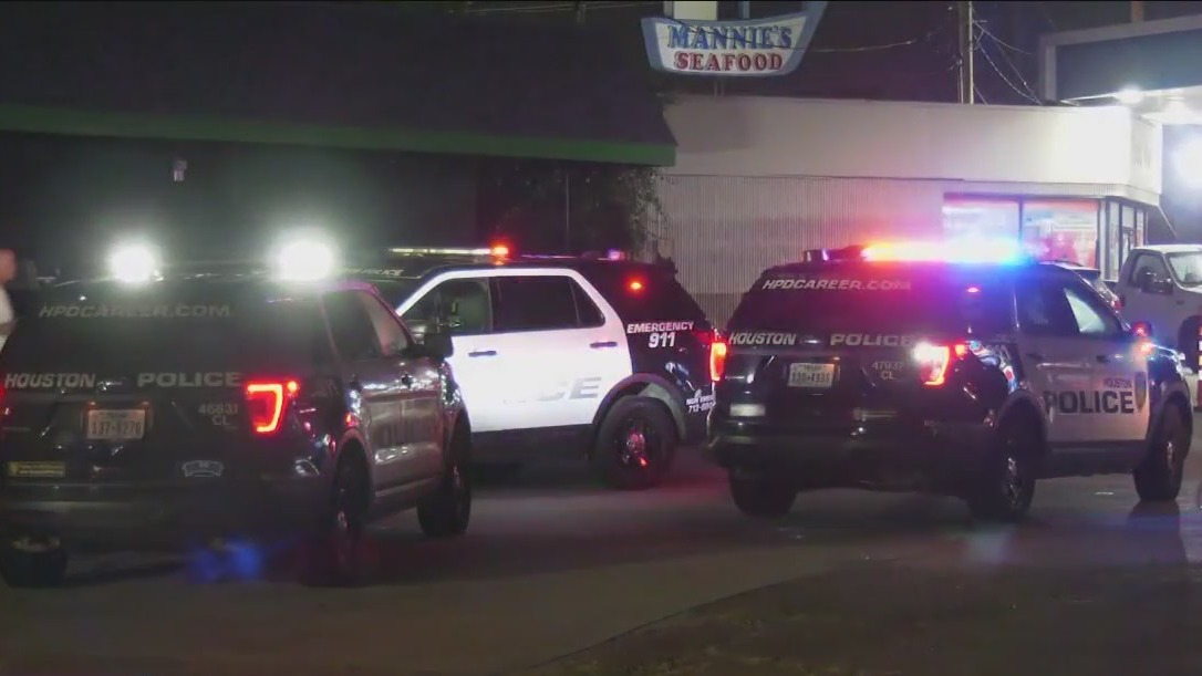 Gunman at large after grazing Uber driver