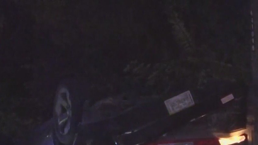 Woman dead in Houston crash after crashing into light pole