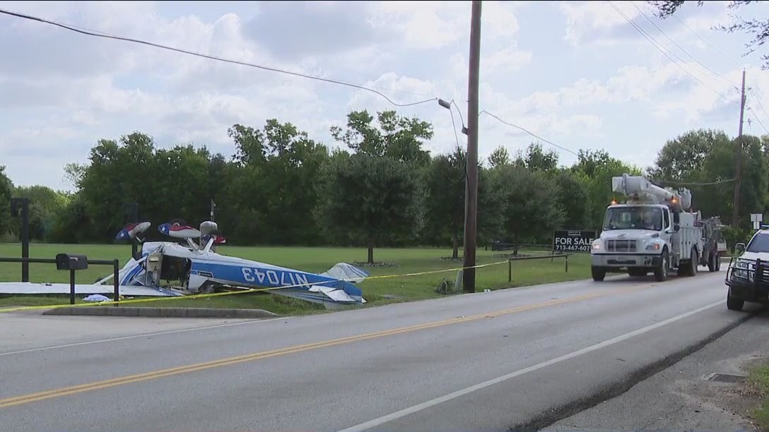 Authorities investigating Harris Co. plane crash