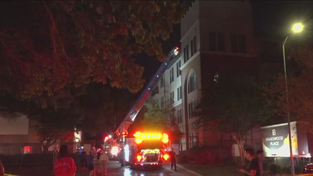 2-alarm fire at SW Houston apartment complex | FOX 26 Houston