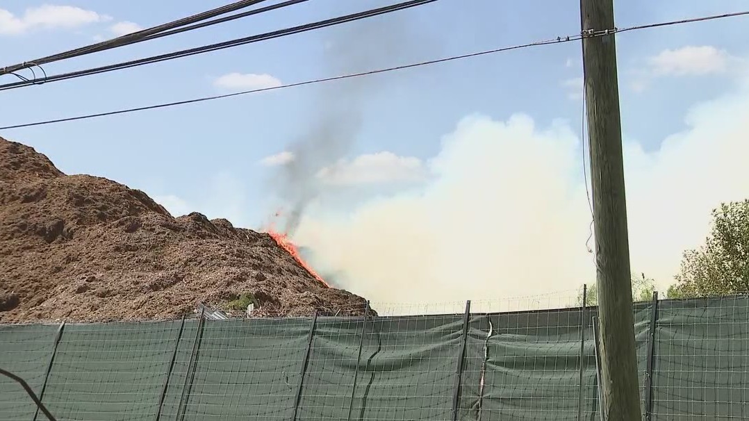 Large mulch fire on Crawford Street in Houston
