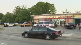 Houston high school student shot outside convenience store
