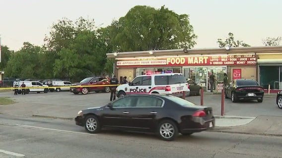 Houston high school student shot outside convenience store