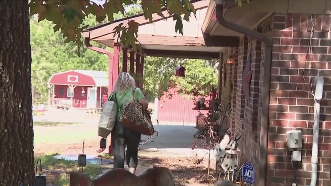 Walker County wildfire: Family returns home