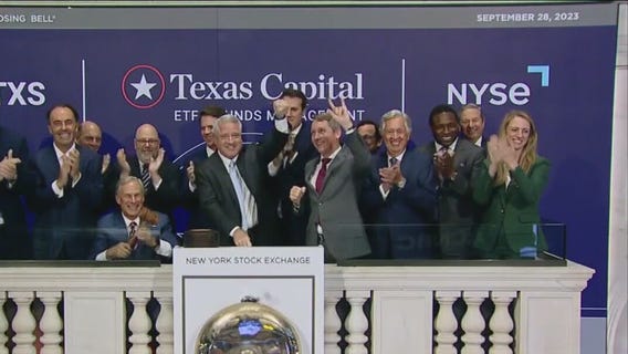 Governor Abbott rings closing bell at State Capitol