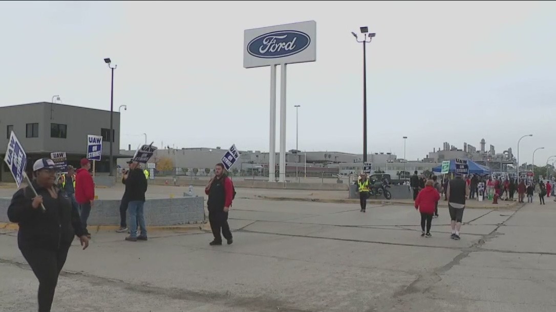 Thousands of autoworkers join strike