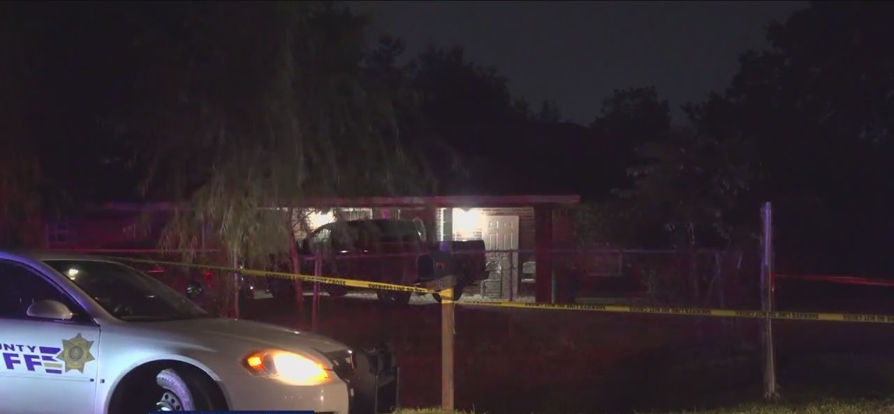 1 killed, 1 injured from shots fired in North Houston backyard