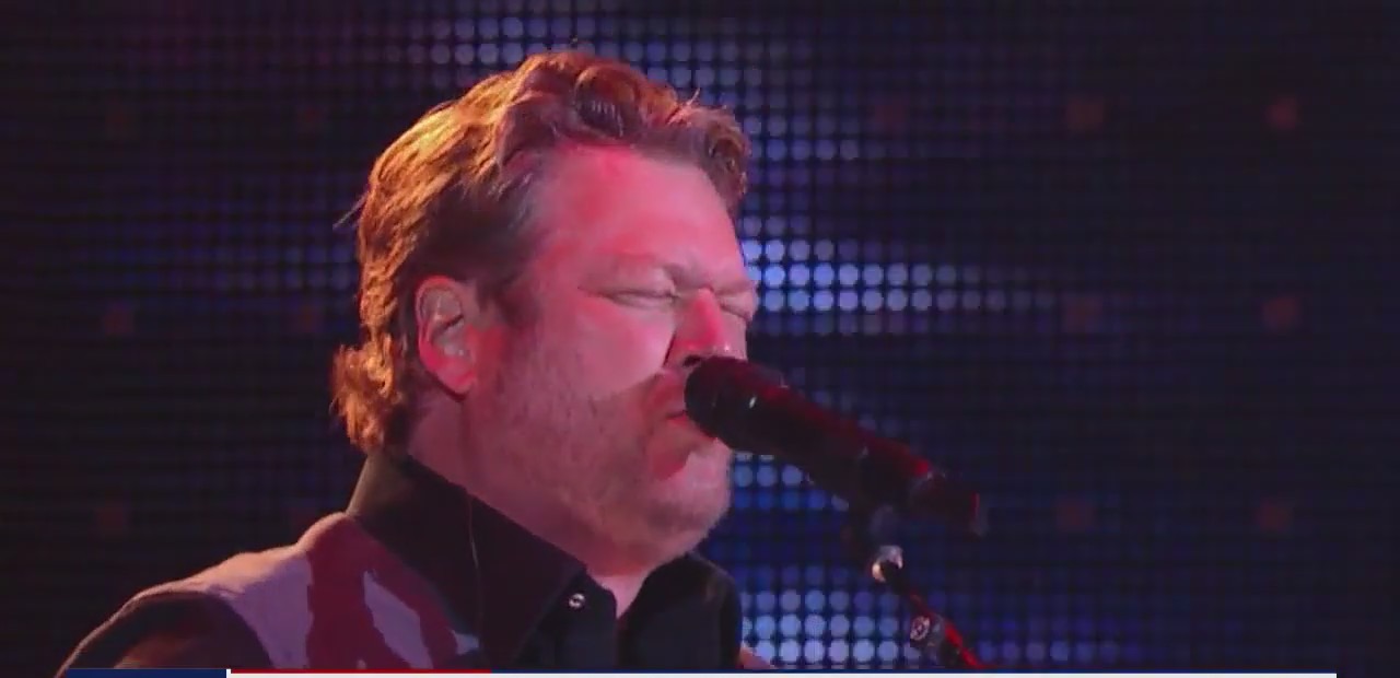 Blake Shelton performs at rodeo with wife Gwen Stefani