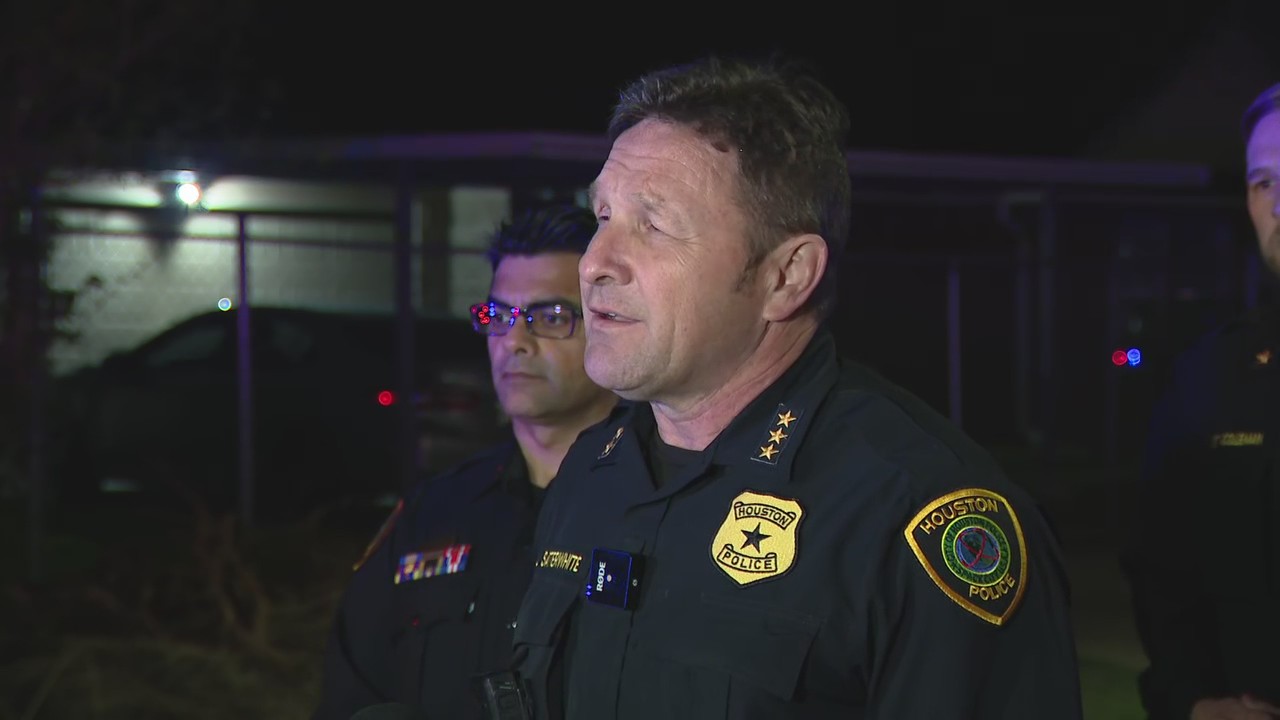 Houston police provide update on officer-involved shooting
