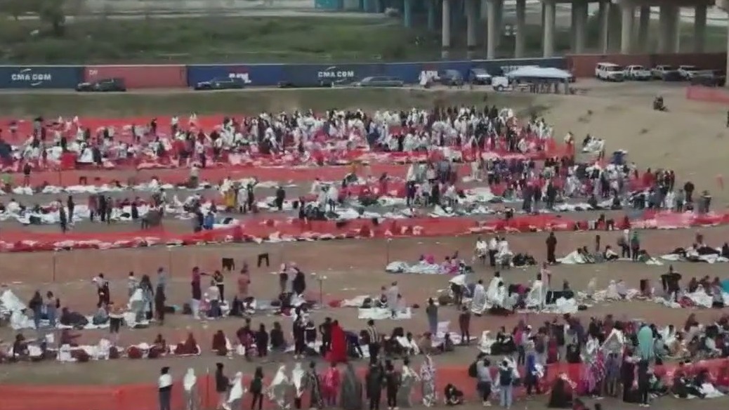 Texas immigration law remains on hold