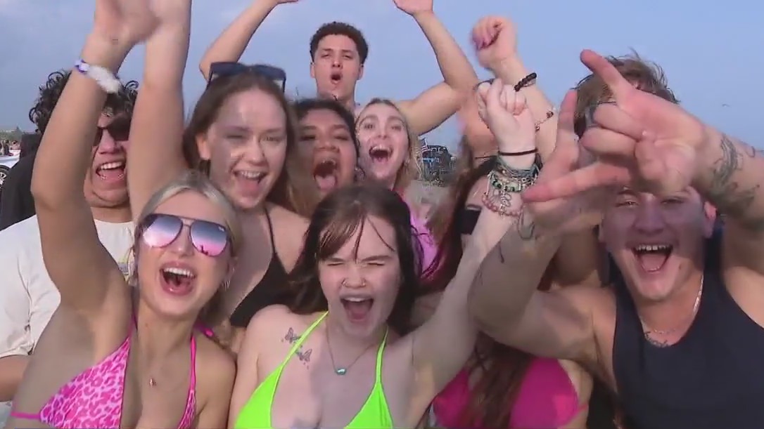 Spring breakers flock to Galveston for festivities