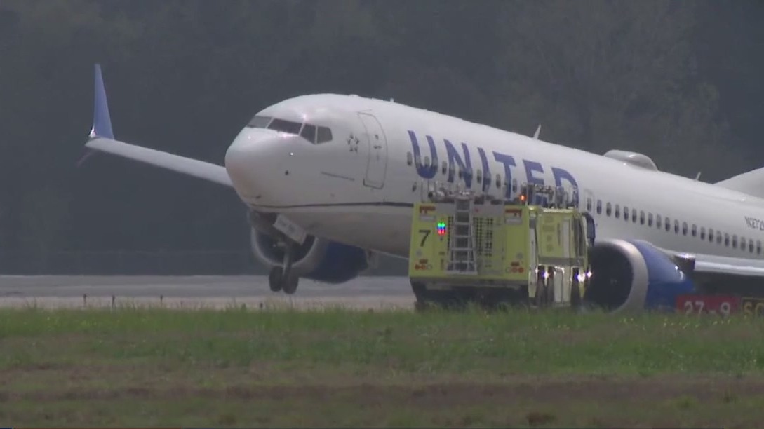 United plane skids off runway, passengers evacuate