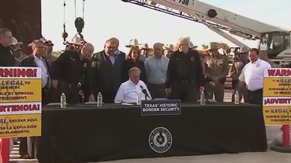 Supreme Court extends block on Texas border law