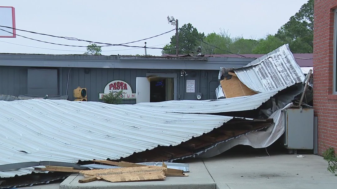 Angleton residents clean up after storm damages