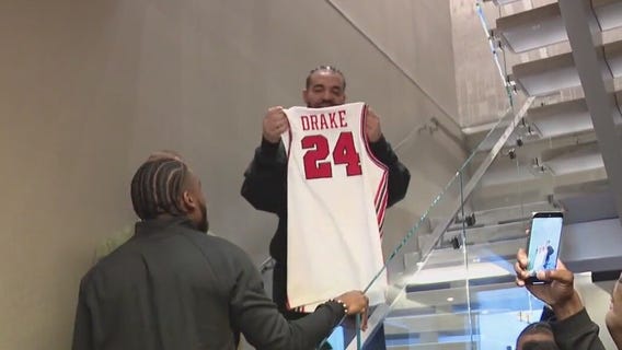 Drake receives UH jersey during party for Cougars