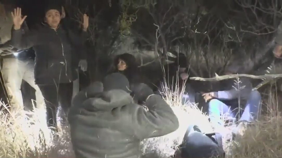 SCOTUS extends block on law allowing migrant arrests