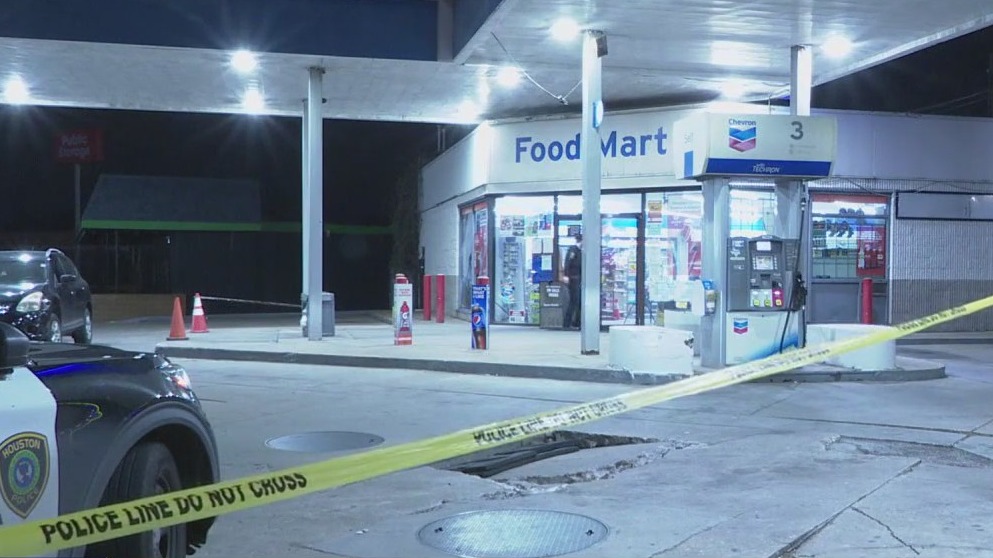 Clerk shot & killed during robbery