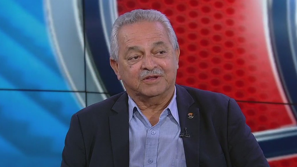 Legendary track and field coach visits Fox 26