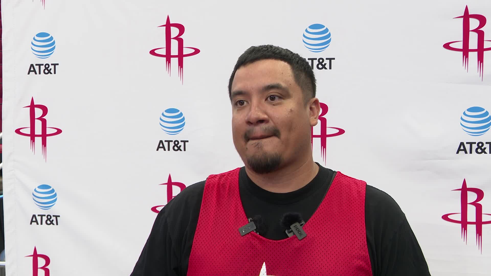 Rockets Superfan wins AT&T NBA Dream Experience