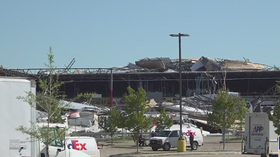 Tornado rips through Michigan town, destroys homes