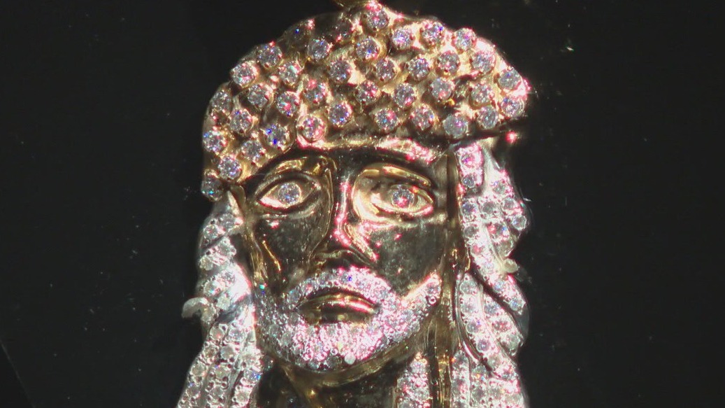 Ice Cold: An exhibition of Hip-Hop jewelry