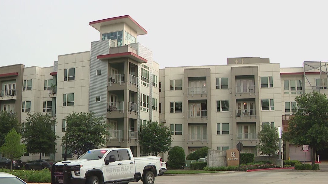 Authorities investigating apparent murder-suicide in Harris Co.