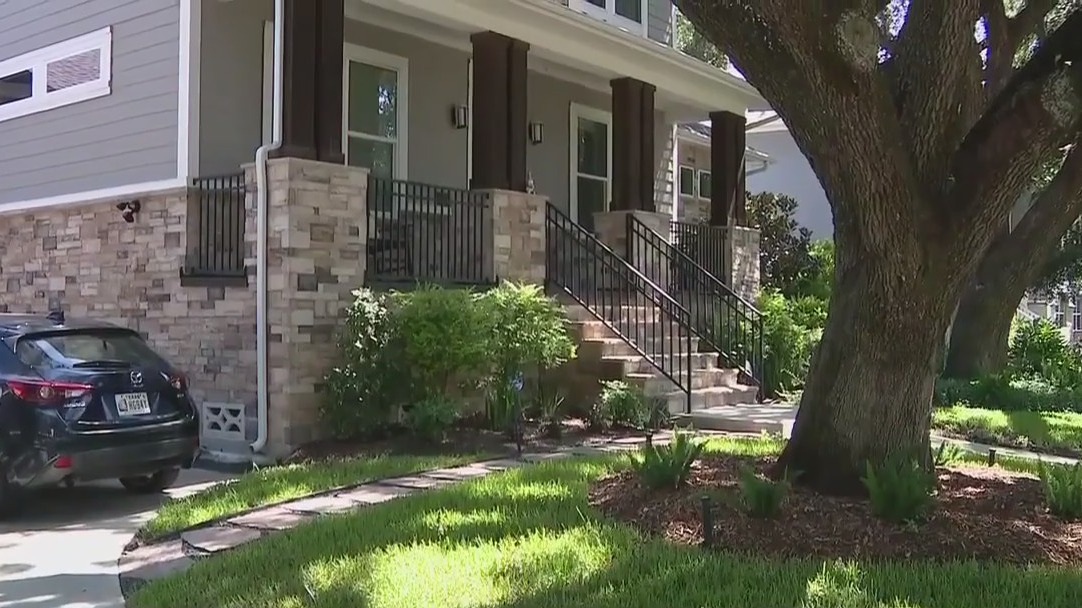 Homeowners raising homes to prevent flooding