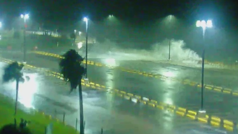 Galveston faces growing waves and tides