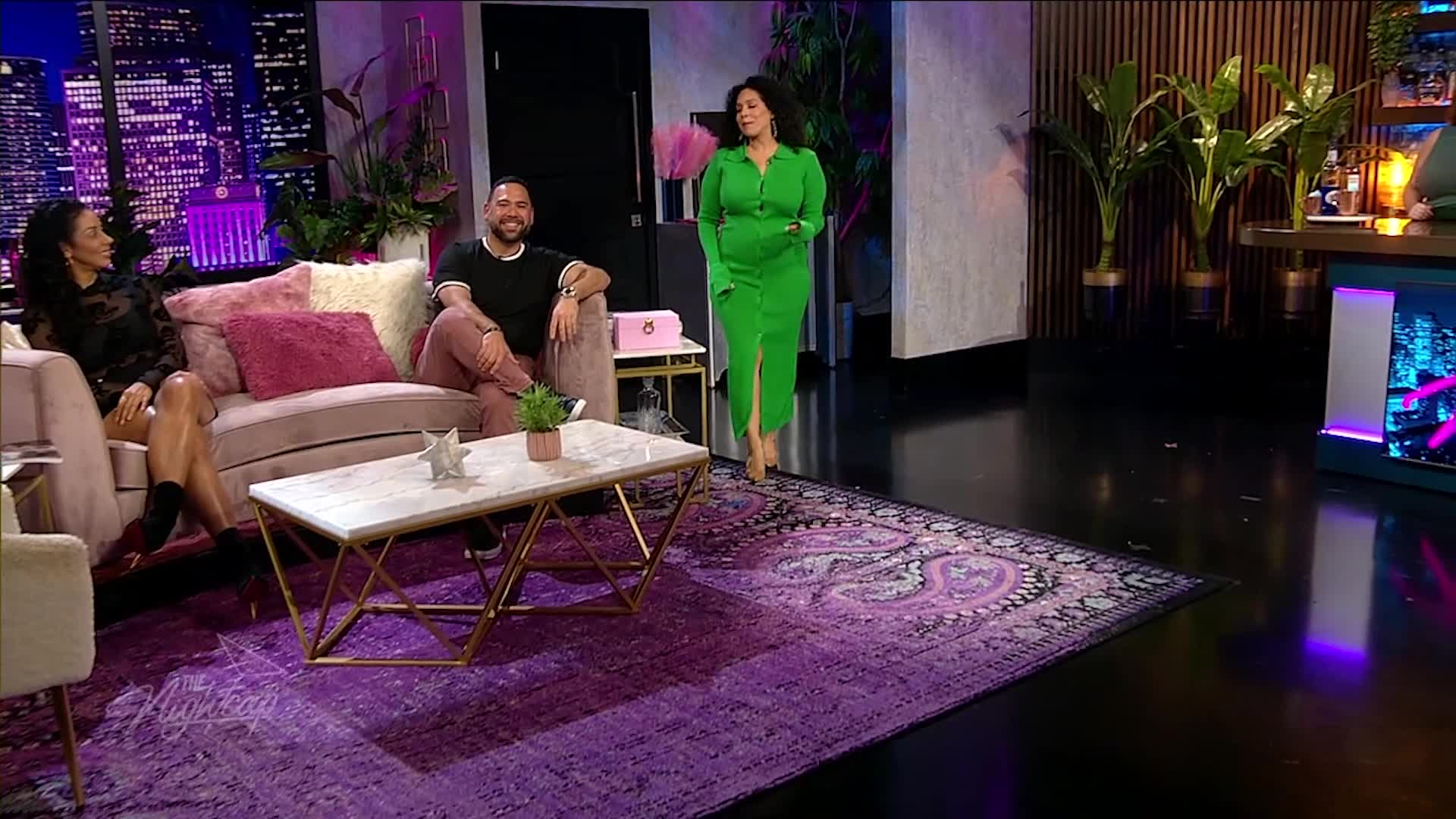 Should a woman go 50/50 or should men provide