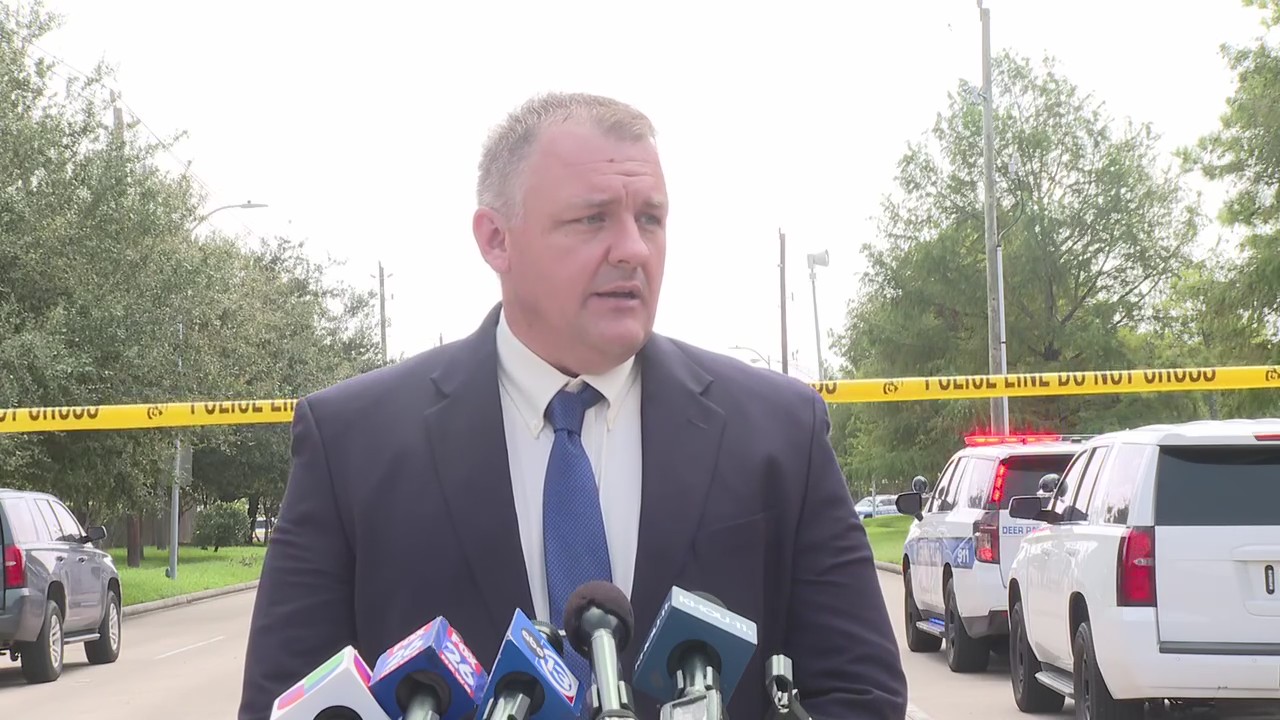 Deer Park police shoot suspect on East Boulevard