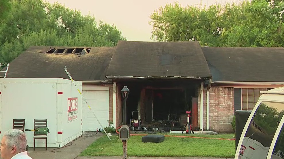 One dead in SW Houston house fire | FOX 26 Houston