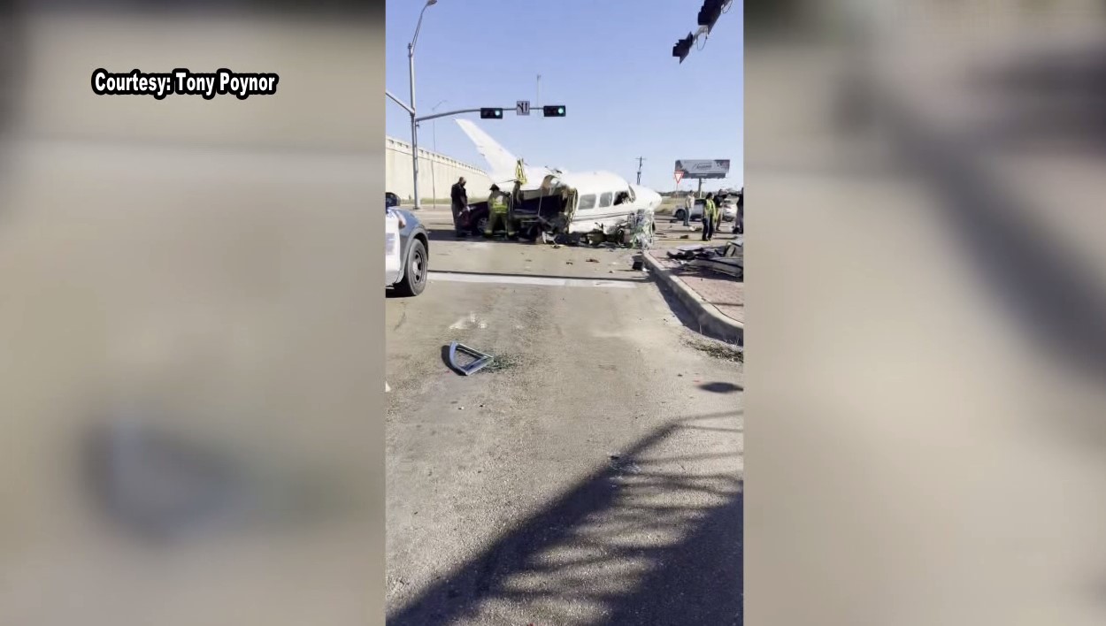 VIDEO: Plane crashes in Victoria roadway