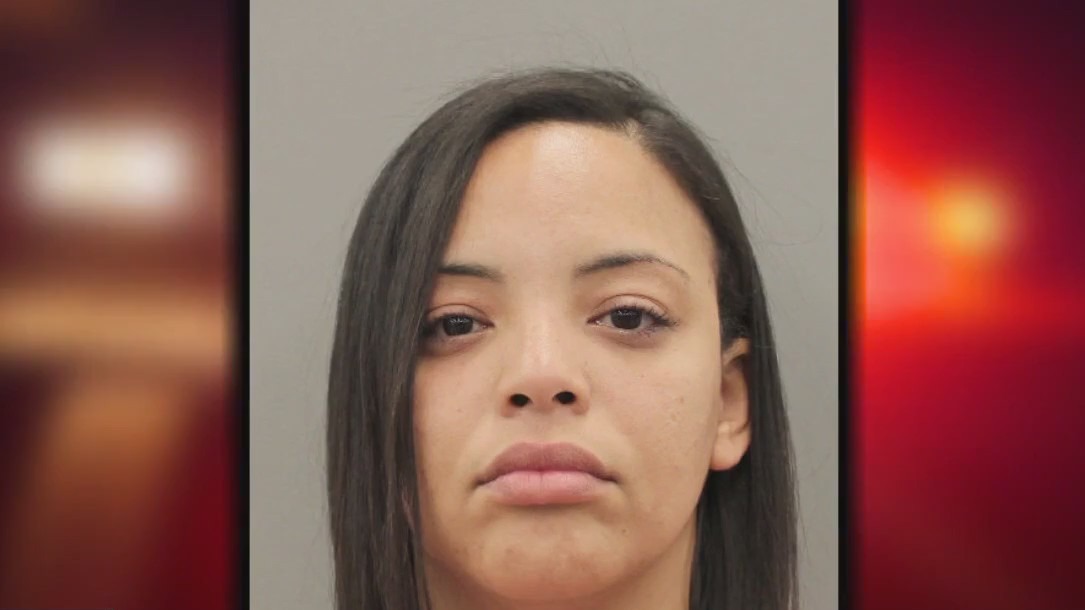 Woman accused of injecting lip filler without a license