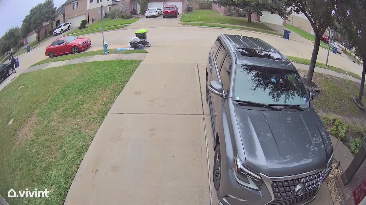 Harris County crime: Suspect seen slashing tires in Katy